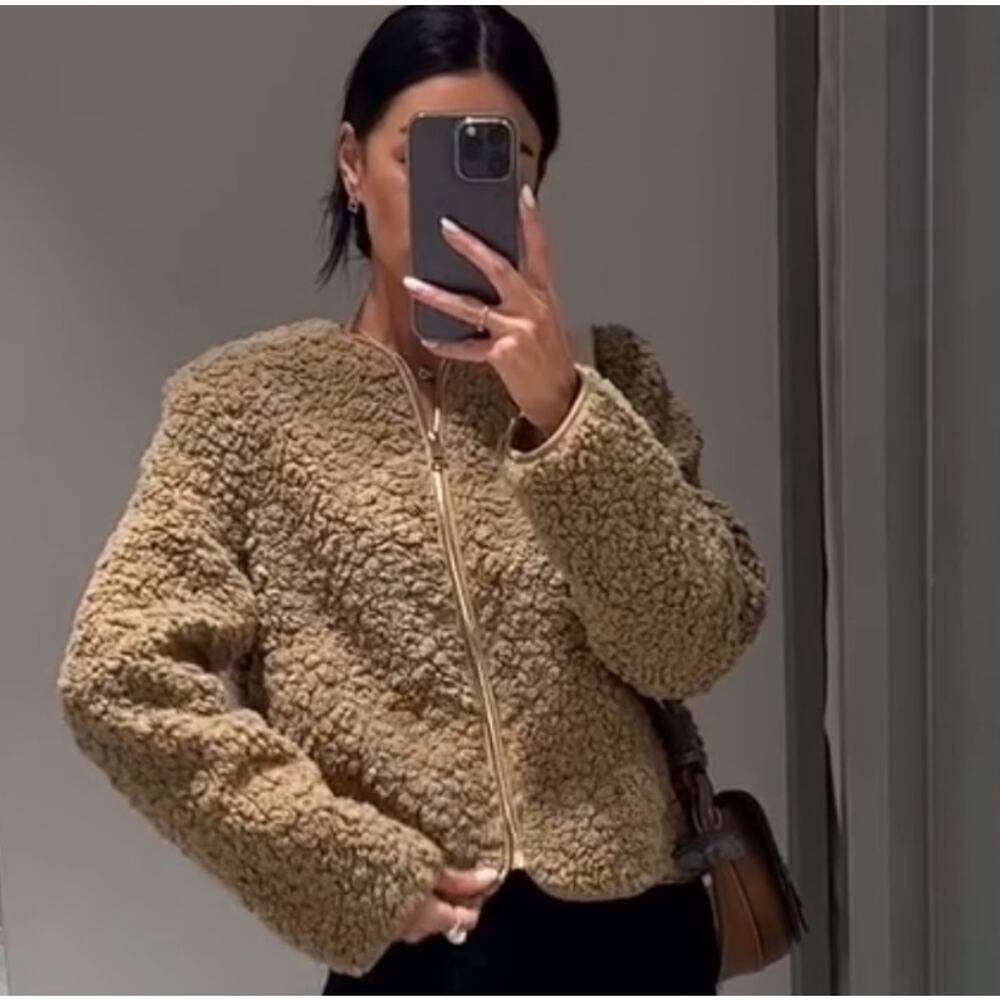 ZARA BLOGGER FAVORITE SHORT FAUX SHEARLING JACKET - Picture 2 of 12